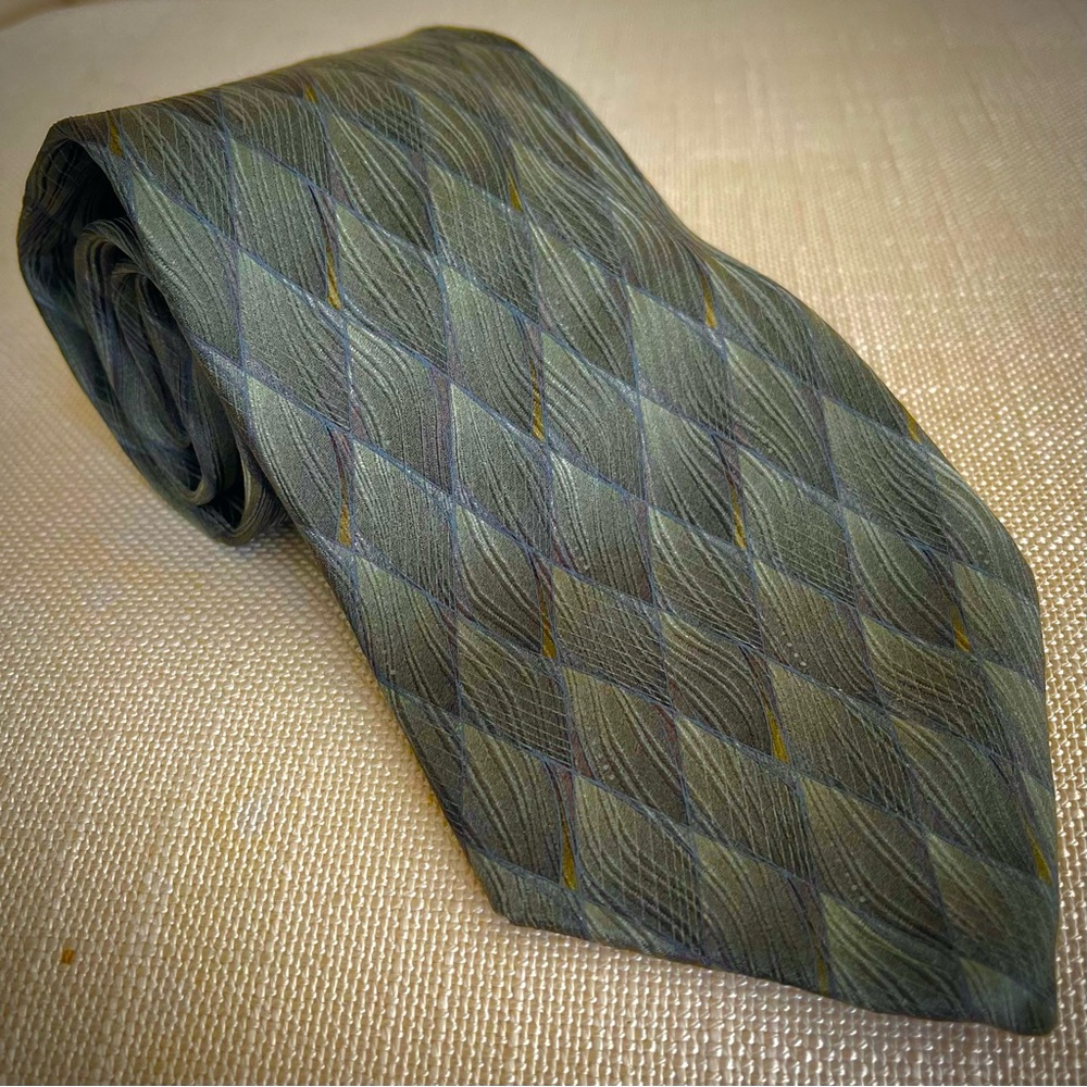 Zylos by George Machado olive geometric patterned 1990’s vintage 100% silk tie.